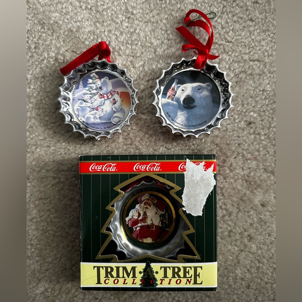 🧣Vintage 1994 & 1997 Coca-Cola Trim-A-Tree Bottle Cap Christmas Ornaments (3)